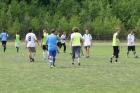 Heißer Kampf um den Ball beim Fußballturnier (3).