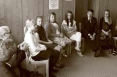 Hirte Berg (2.v.l.) in der Konfirmandenstunde … Hirte Berg (2.v.l.) in der Konfirmandenstunde …