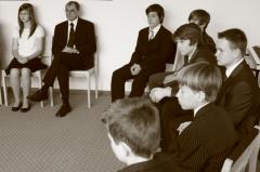 – mit den Konfirmandenschülern und -lehrern. – mit den Konfirmandenschülern und -lehrern.