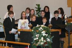 Der Kinderchor singt vor dem Gottesdienst Der Kinderchor singt vor dem Gottesdienst