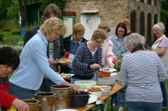 … bis das Buffet eröffnet wurde.