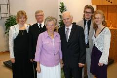 Das goldene Paar mit Familie. Das goldene Paar mit Familie.