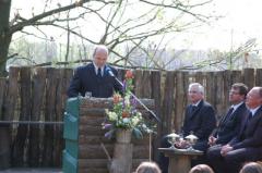 Bezirksvorsteher Härm bei seiner<br/> Predigtzugabe Bezirksvorsteher Härm bei seiner<br/> Predigtzugabe