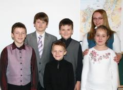 Schwester Uerkvitz mit den Sonntags-<br/> schülern am 27.03.2011 Schwester Uerkvitz mit den Sonntags-<br/> schülern am 27.03.2011