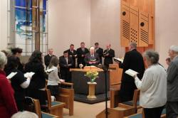 Während des Eingangsliedes (2) Während des Eingangsliedes (2)