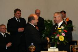 Bezirksapostel Nadolny beglückwünscht<br/> Bezirksältesten Härm zu dessen Geburtstag.