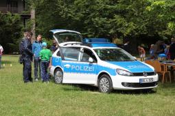 Auch das Polizeiauto war wieder vor Ort.