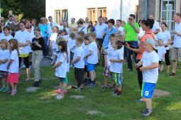 Die Kinder singen Happy Birthday …