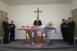 Bezirksapostel Nadolny beim Jugendgottesdienst<br>in Eberswalde am 25.08.2013